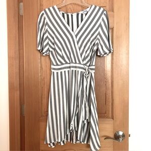 BB Dakota faux Wrap Dress, Size 2, Short Sleeves, Gray and White Stripes